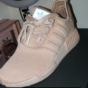 SOLD‼️ Adidas NMDR1 6W